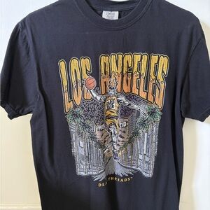 Los Angeles Lakers LeBron James Graphic Tee – Size Medium